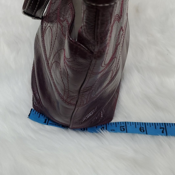 Coach patent leather signature shoulder purse bag cherry color - Picture 9 of 15